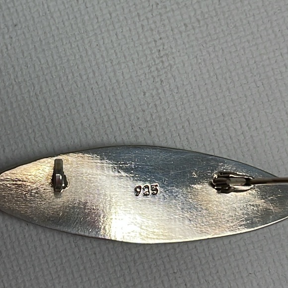 Sterling Silver and Garnet pin - Picture 6 of 7